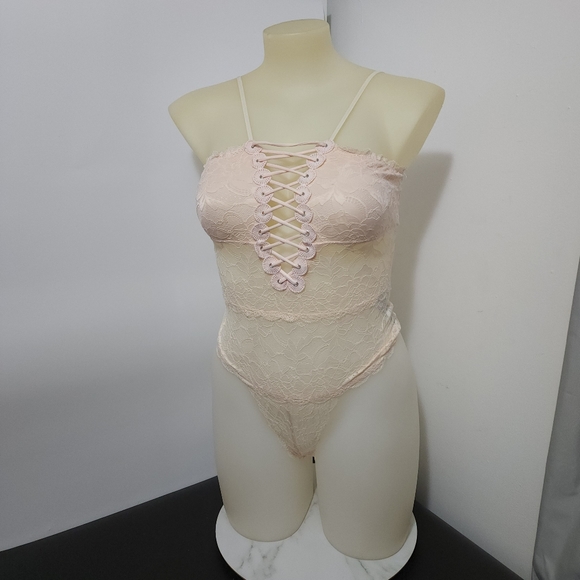 NWOT Aus L Guess Pink Cream Lace Lace Up Bodysuit - Picture 5 of 13